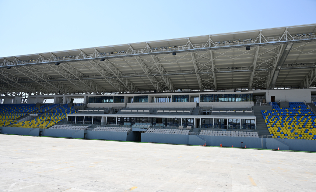 Prezident İlham Əliyev və birinci xanım Mehriban Əliyeva Gəncə şəhər stadionunda tikinti işlərinin gedişi ilə tanış olublar