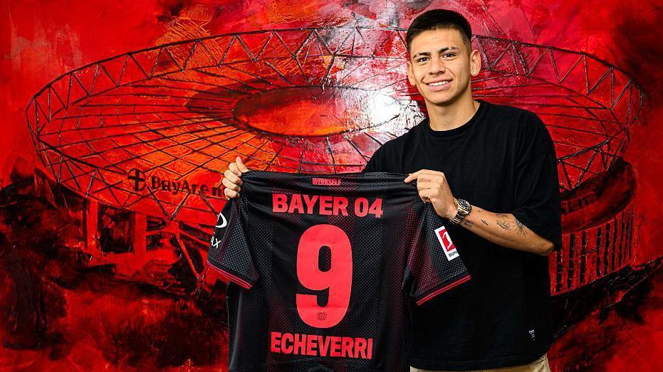 Argentinalı futbolçu Bundesliqa klubuna keçib