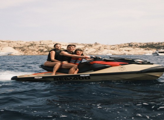 Verstappen ailəsi ilə istirahət edir - FOTO