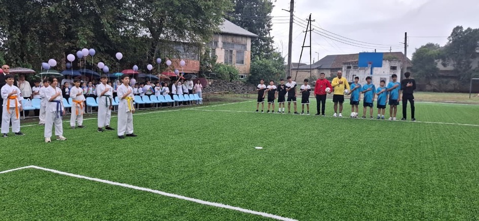 Lənkəranda minifutbol meydançasının açılış mərasimi keçirilib