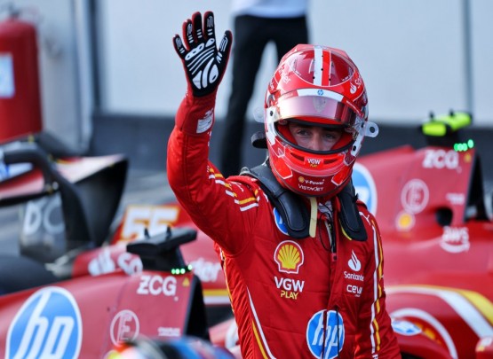 &quot;Ferrari&quot; pilotu Bakıdakı çıxışından danışıb