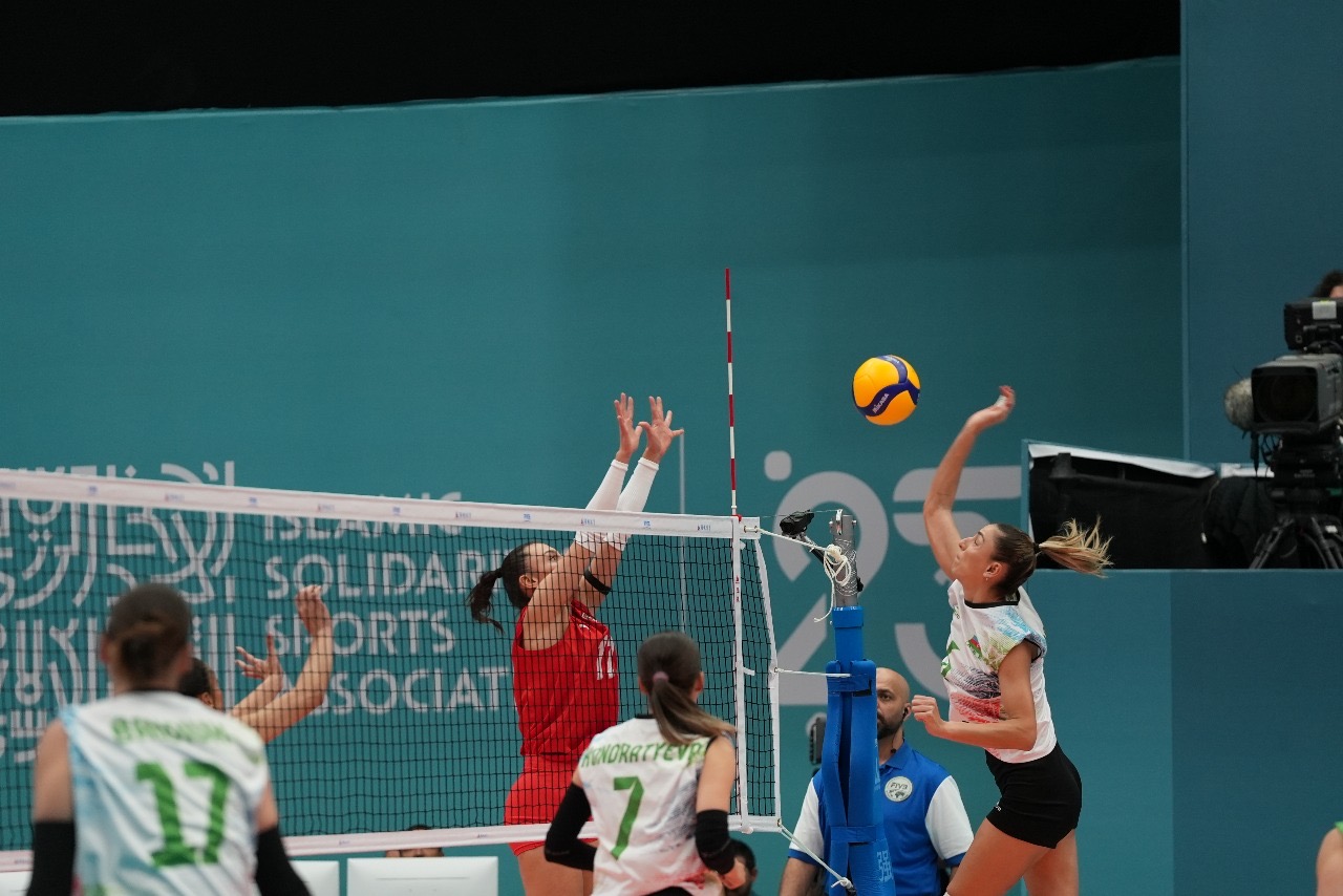 Voleybol millimiz İslamiadada növbəti oyununu keçirib