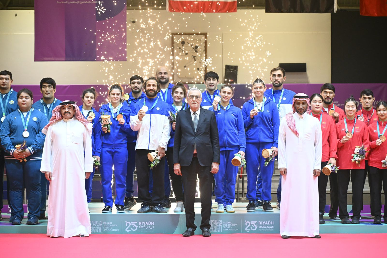 Çingiz Hüseynzadə mükafatlandırma mərasimində iştirak edib