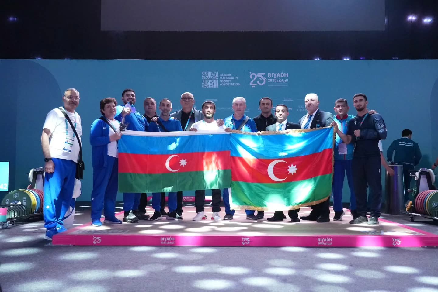 Ağırlıqqaldıranlarımız İslamiadanı 11 medalla başa vurdular&nbsp;