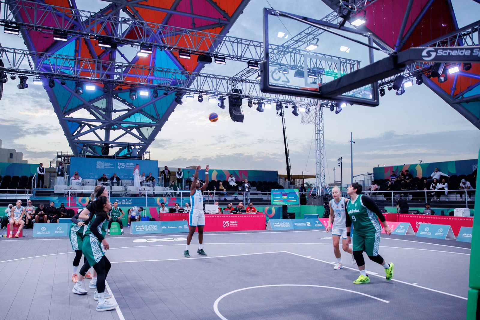 İslamiada: MOK-un vitse-prezidenti 3x3 basketbol və atletika yarışlarını izləyib