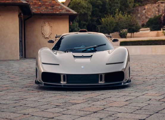 Superavtomobil Las Veqasda öz alıcısına qovuşdu - FOTO