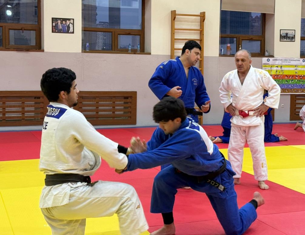 Liqa yarışlarının qalibləri ilə görüş keçirilib