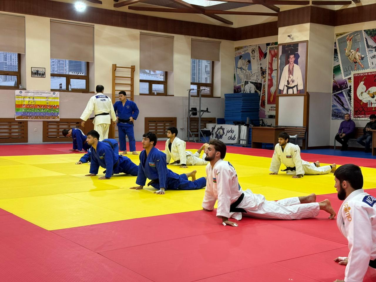 Liqa yarışlarının qalibləri ilə görüş keçirilib