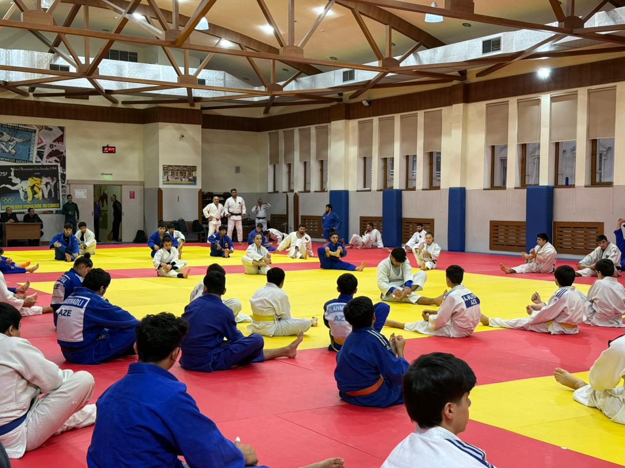 Liqa yarışlarının qalibləri ilə görüş keçirilib