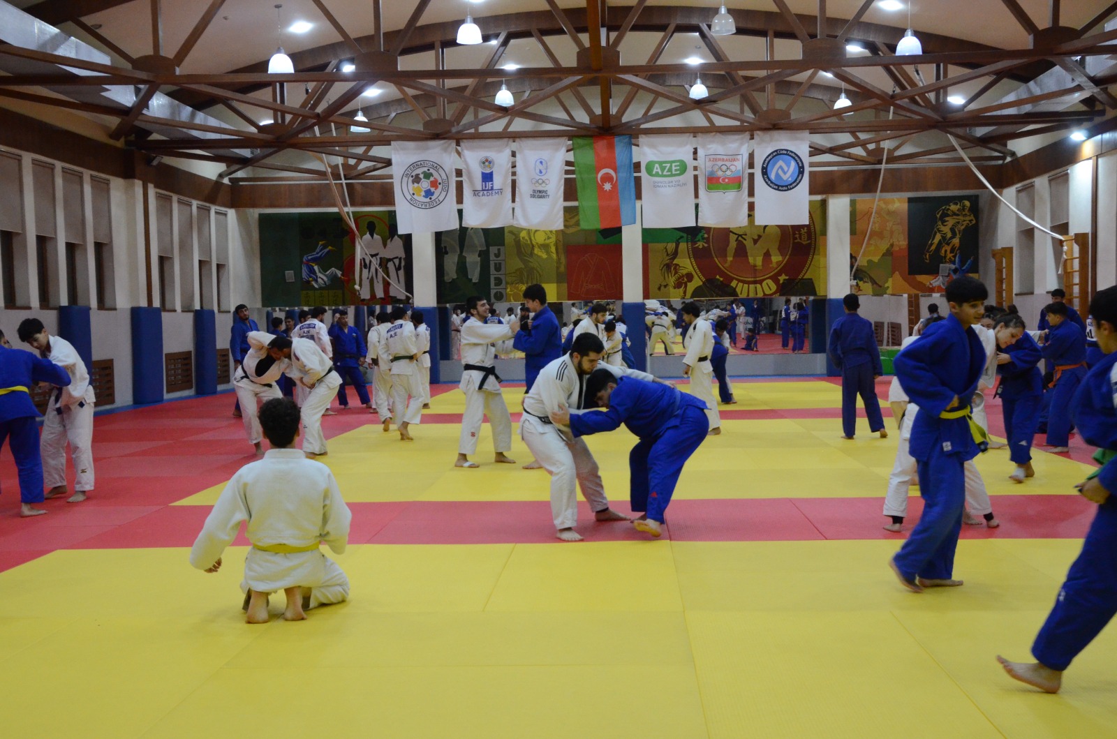 Liqa yarışlarının qalibləri ilə görüş keçirilib