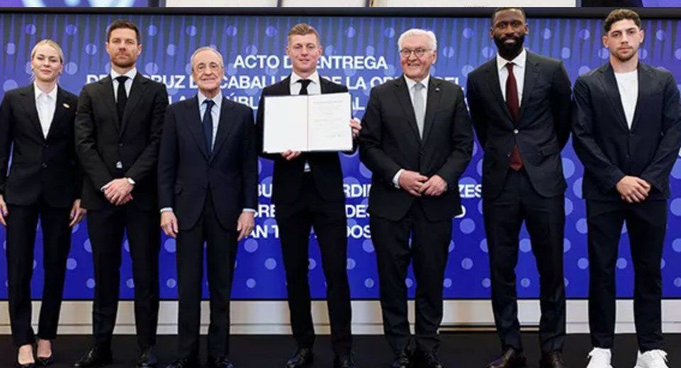 Almaniyalı futbolçu &ldquo;Federal Respublika Ordeni - Cəngavər&rdquo; dərəcəsi ilə təltif edilib&nbsp;