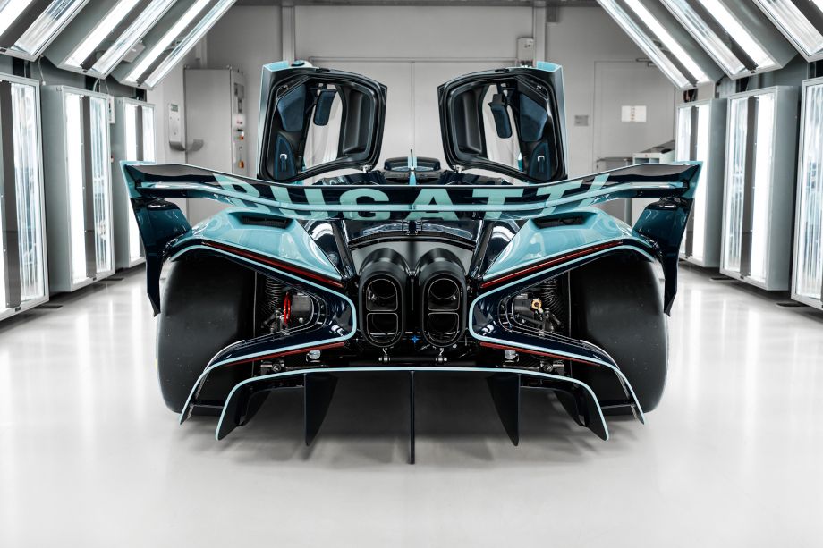 &ldquo;Bugatti&rdquo; 40-da dayandı - FOTO