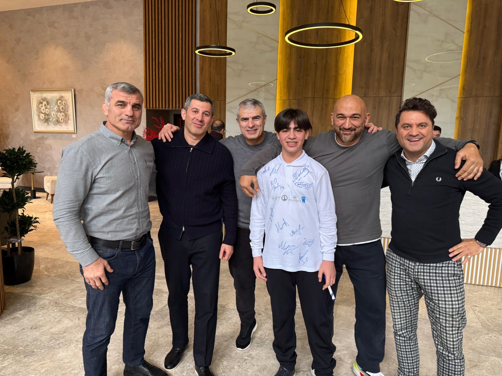 Olimpiya çempionları şəhid övladları ilə görüşüb