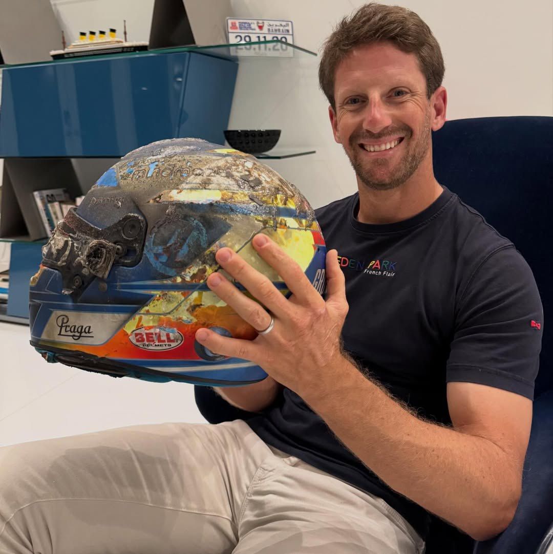 Fransalı pilot 5 ildən sonra yanmış dəbilqəsinə qovuşub