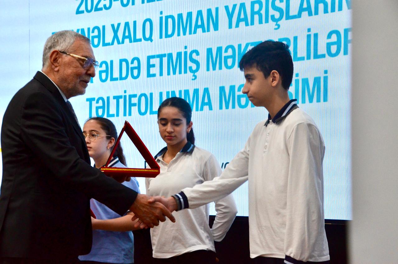 İdman sahəsində uğur qazanan məktəblilər Milli Olimpiya Komitəsində təltif olundu