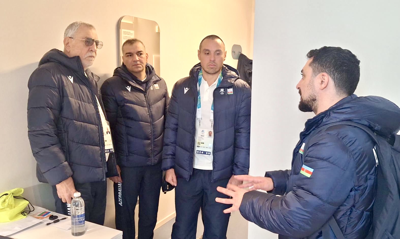 MOK RƏSMİLƏRİ MİLANDA ATLETLƏR KƏNDİNDƏ OLUBLAR