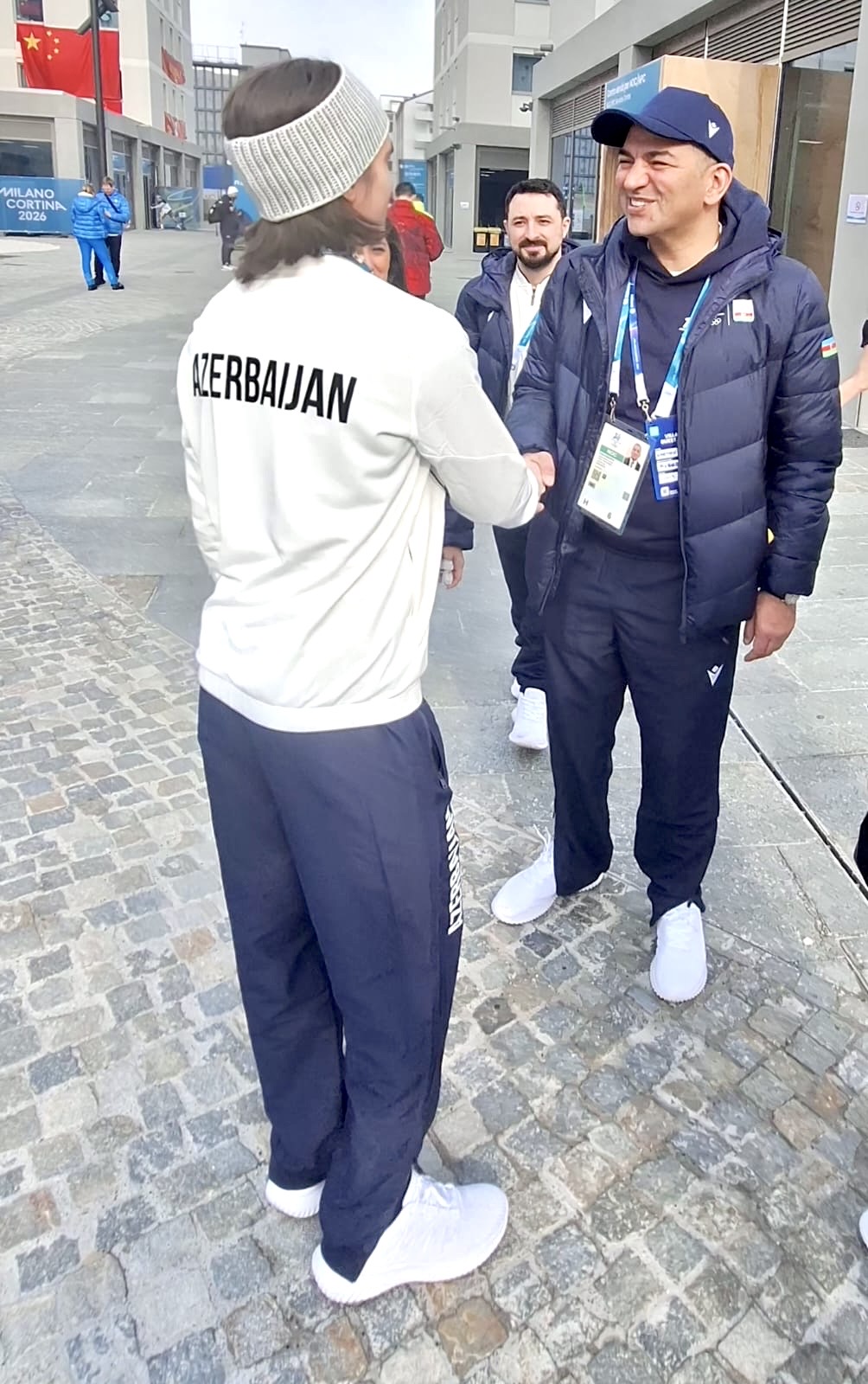 MOK RƏSMİLƏRİ MİLANDA ATLETLƏR KƏNDİNDƏ OLUBLAR