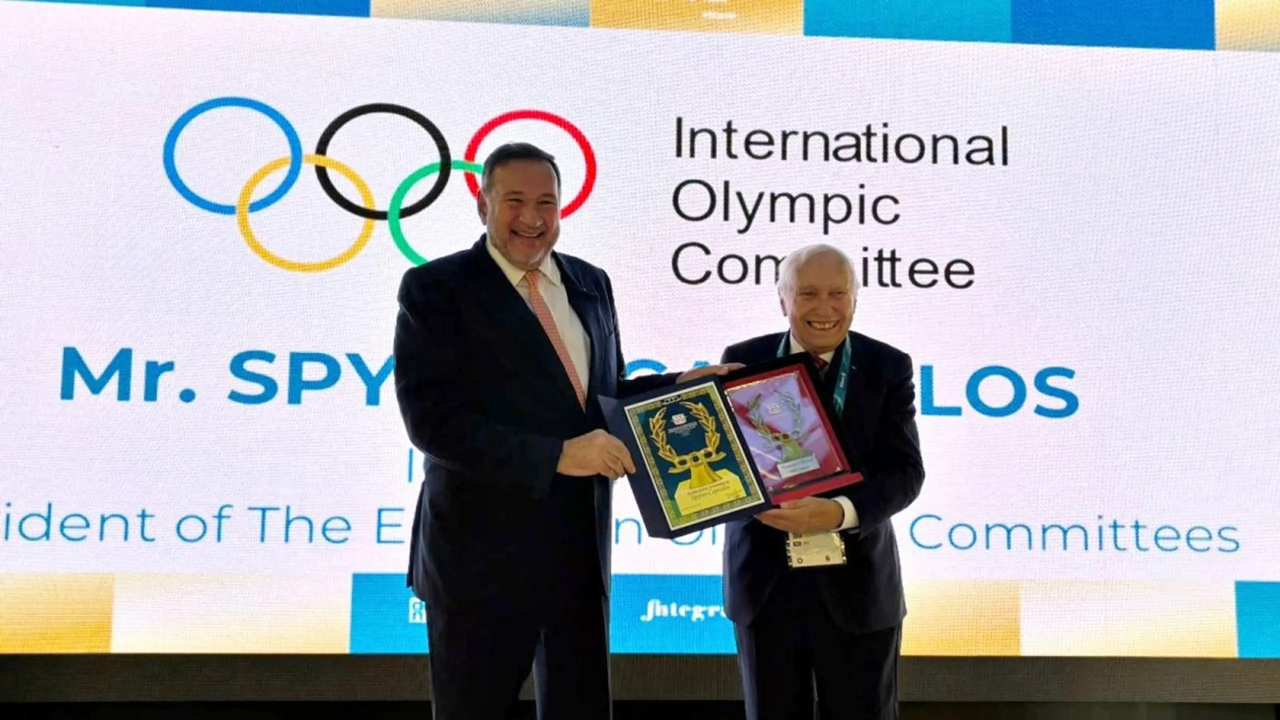 Spiros Kapralos "Şərəf Çələngi" mükafatına layiq görülüb