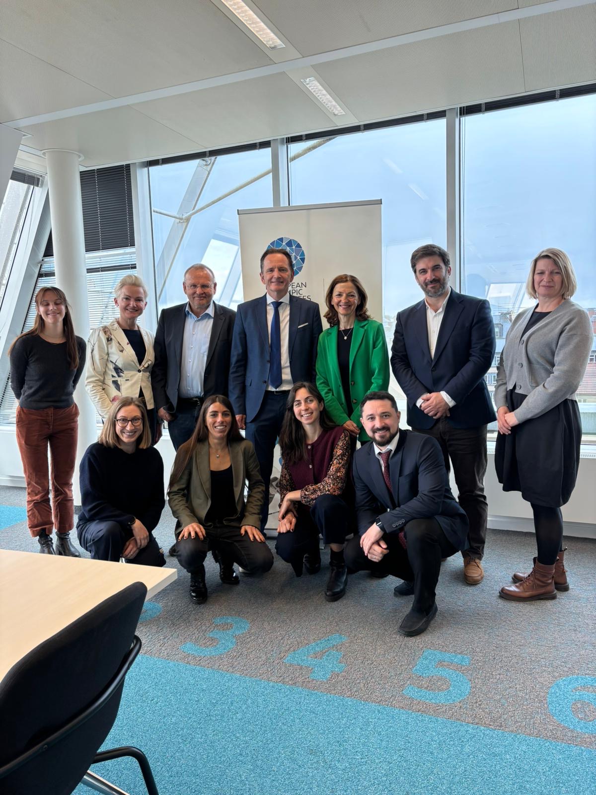 AOK-un Avropa İttifaqı və Beynəlxalq Əlaqələr Komissiyasının iclası keçirilib