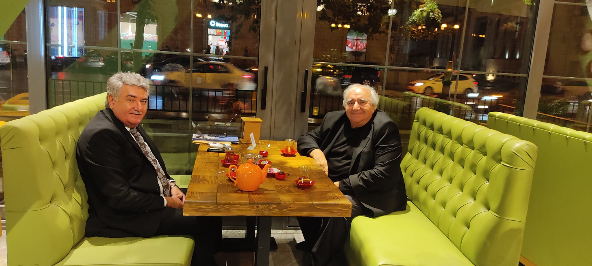 "Qələm əhli üçün yazmaq, özü bir ibadətdir"