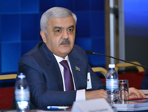 Rövnəq Abdullayev namizədliyini irəli sürüb