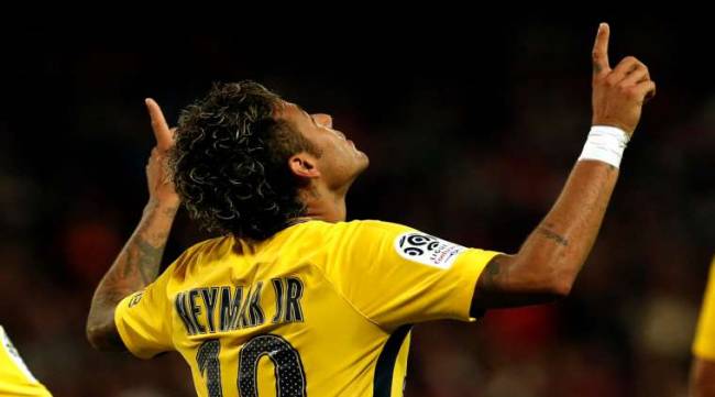 Neymar debüt oyununda qol vurdu - VİDEO