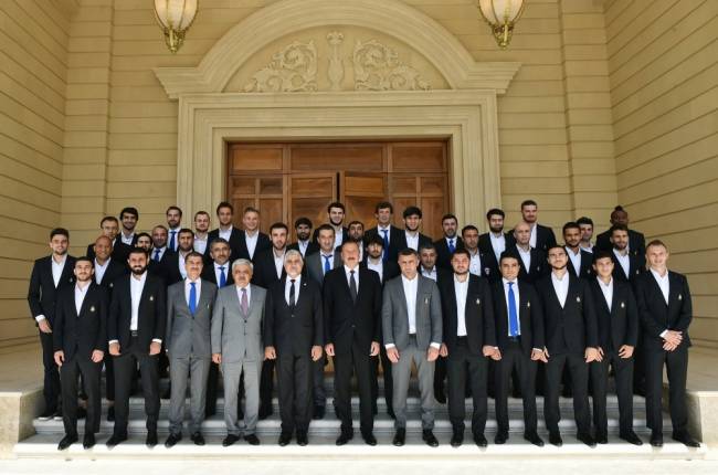 Azərbaycan Prezidenti İlham Əliyev “Qarabağ” futbol klubunun heyətini qəbul edib