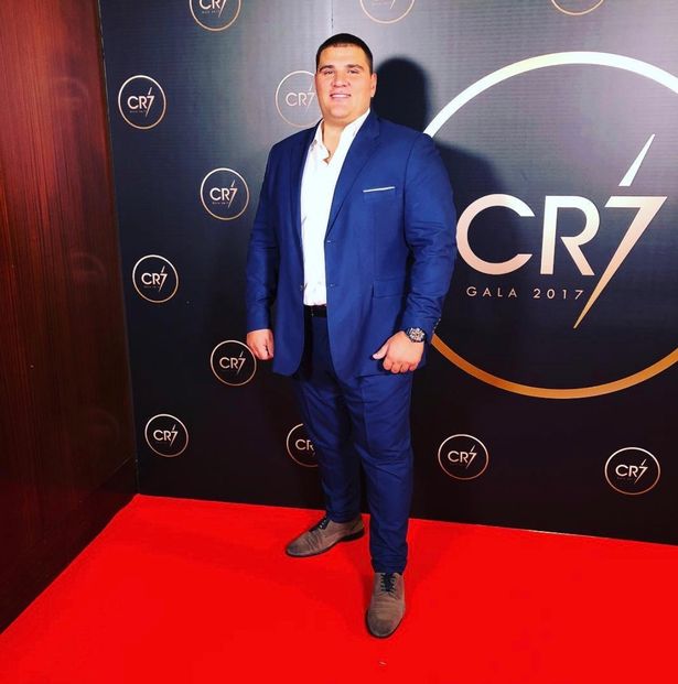 MMA döyüşçüsü ulduz futbolçunun cangüdəni oldu