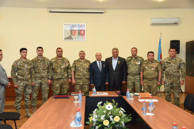 Azad Rəhimov Qarabağ veteranları və Aprel döyüşlərinin iştirakçılarını qəbul edib