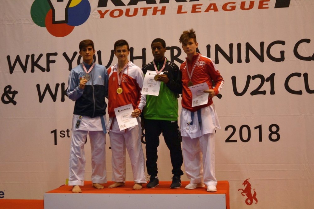 Karateçilərimiz 3 medal qazanıblar