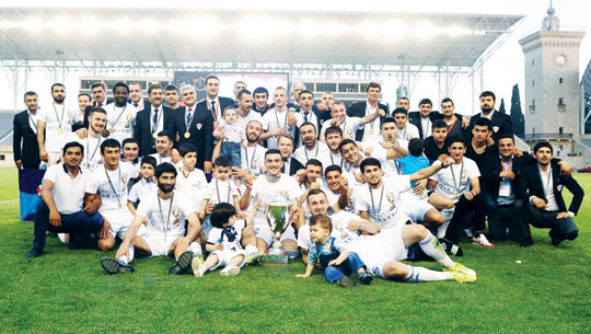 “Qarabağ” klubuna  çempionluq kuboku təqdim edildi