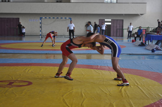 Yeniyetmə güləşçilər «Gənc Olimpiyaçılar» turnirində qüvvəsini sınayırlar