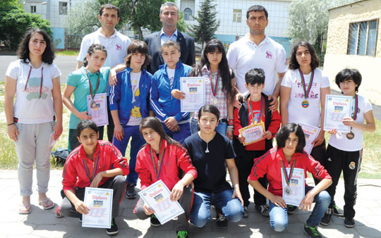 Yeniyetmələr “Alüminumçu”da yarışdılar