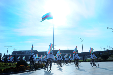 Dövlət Bayrağı Meydanı marşrutu üzrə veloyürüş təşkil edilib